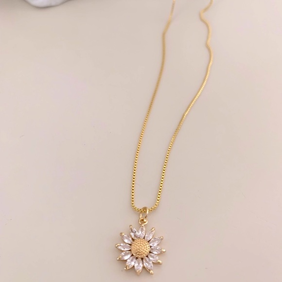 🎉HP🎉Sunflower Necklace | 14k Gold Filled - Picture 4 of 6